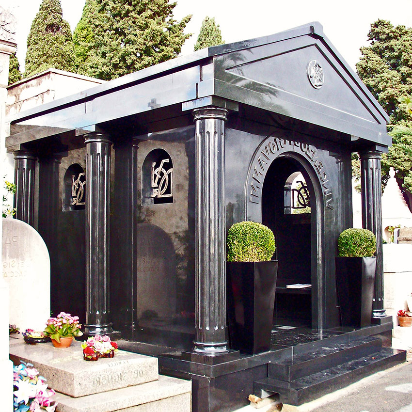 Chapelle familiale au cimetière du Grand-Jas à Cannes