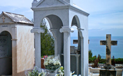 Vous souhaitez opter pour un monument funéraire Chapelle ?