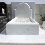 monument-funeraire-entourage-marbre