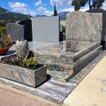 Cimetière de la Colle sur Loup - Granit Kinawa Waves - Monument Complys