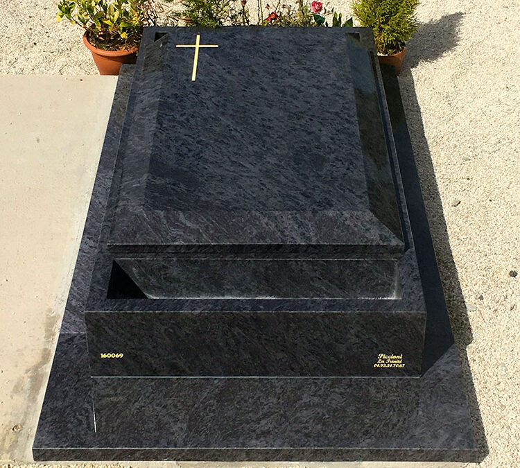 Jardinières massives au cimetière de l’Est à Nice