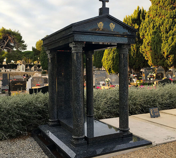 Mausolée au cimetière de Caucade à Nice