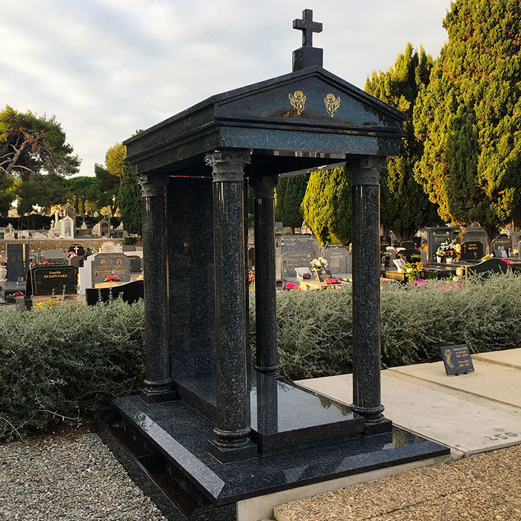 Mausolée au cimetière de Caucade à Nice