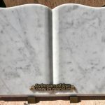 livre-funeraire-marbre
