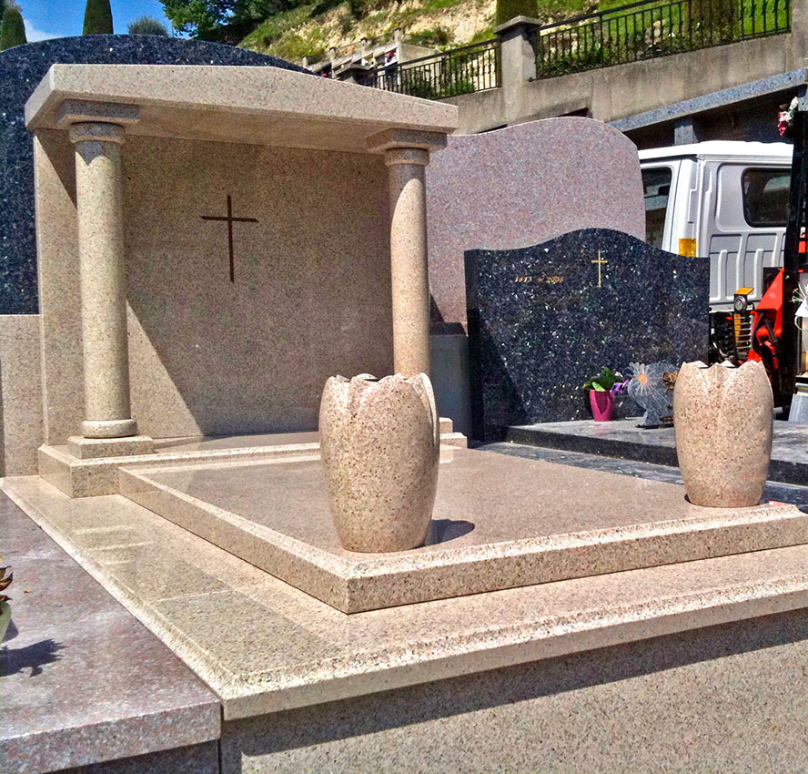 monument funéraire chapelle-vase-tulipe