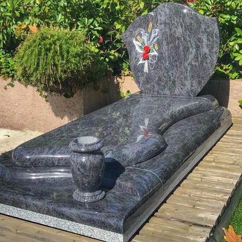 monument-funeraire-roses-antibes