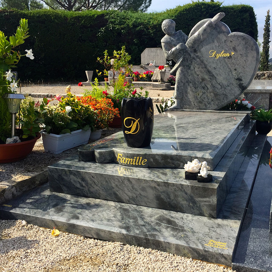 monument funéraire sculpté personnalisé