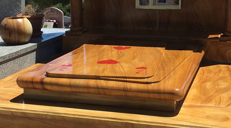 Le monument funéraire et les couleurs