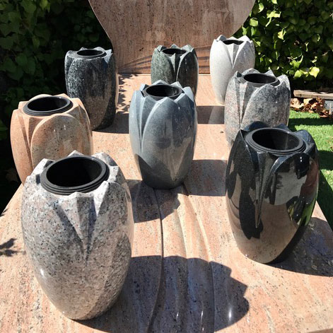 vases-funeraire-tulipe-granit