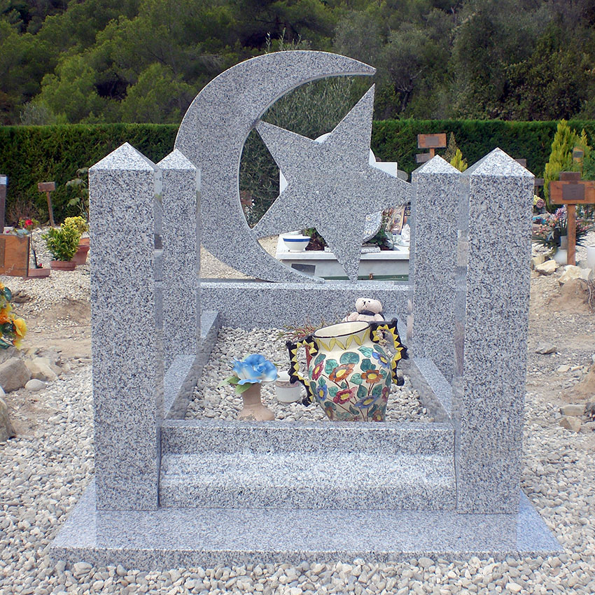 monument-funeraire-musulman-colonnes-stele-esculptee