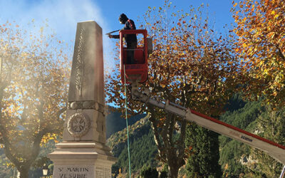 Nettoyage d’un monument aux morts