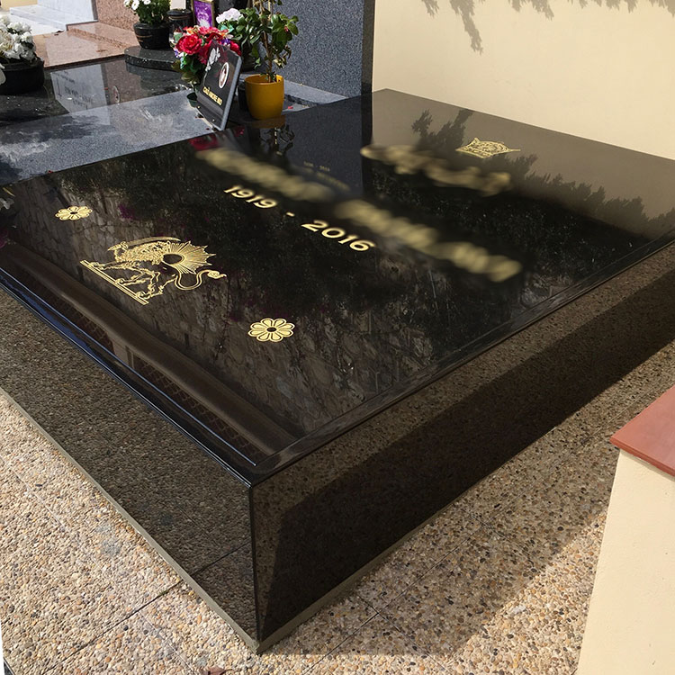 Pierre tombale sur-mesure au cimetière de Monaco