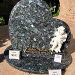 coeur-incline-accessoire-funeraire-granit-ange-socle