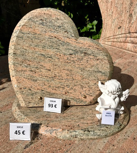 coeur-incline-accessoire-funeraire-granit-socle