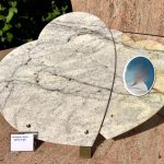 plaque-double-coeur-granit-funeraire