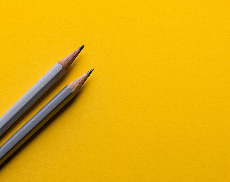 Choisir un monument funéraire avec un crayon et une feuille