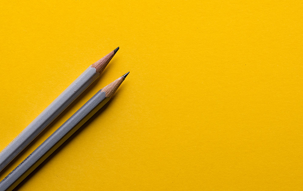 Choisir un monument funéraire avec un crayon et une feuille