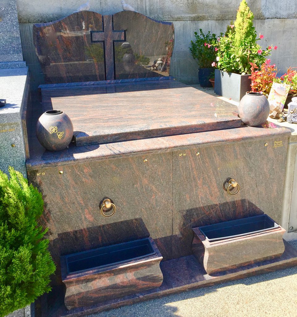 Quelle pierre tombale prévoir dans un cimetière en pente ? - Blog 