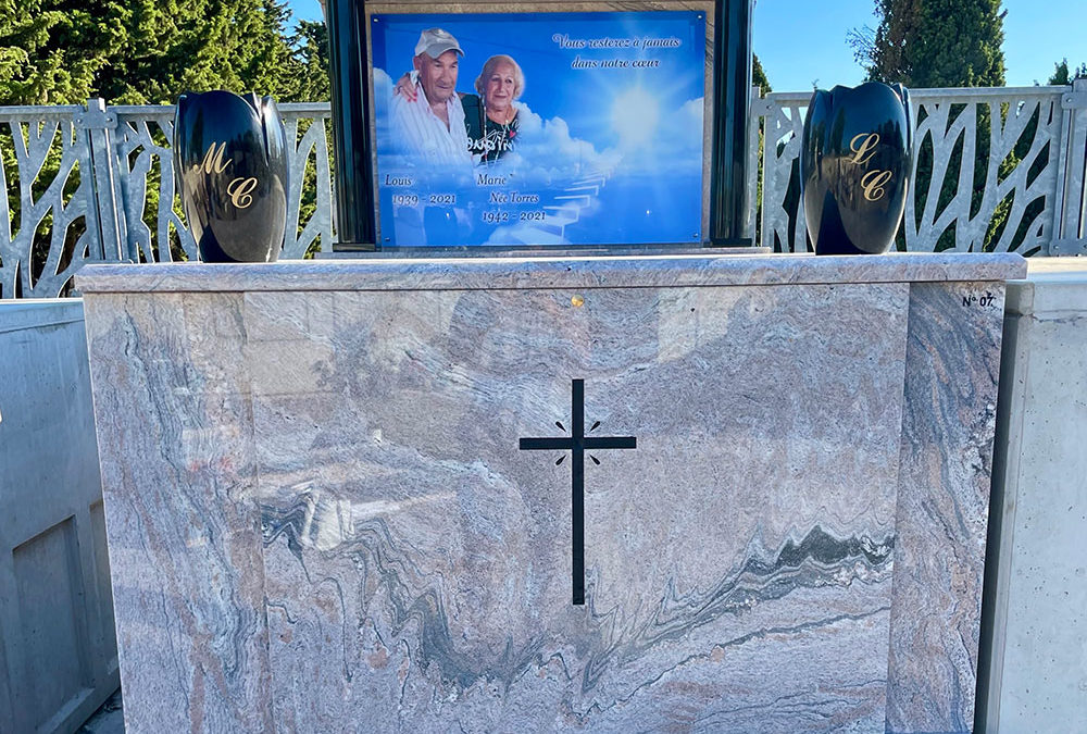 Monument Chapiteau avec fond en verre