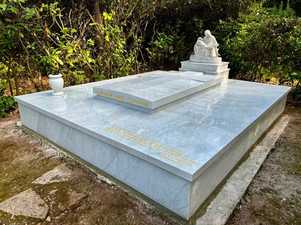 Monument funéraire Antibes