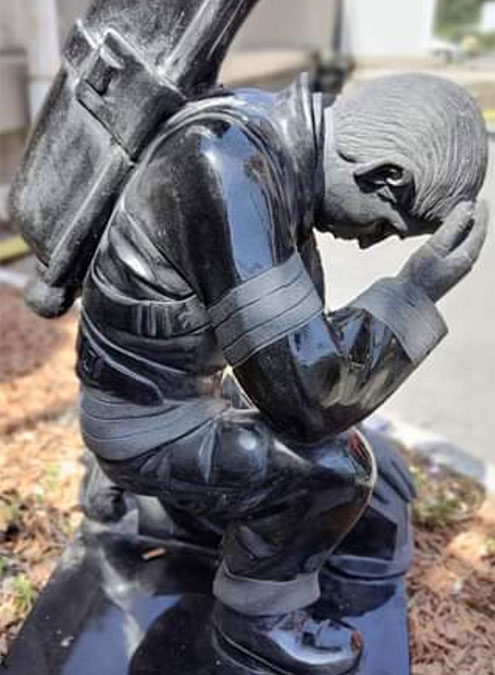 Statue de pompier en granit pour l’Amical des sapeurs-pompiers de Carros