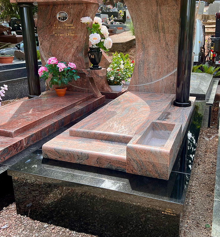 Monument double en miroir