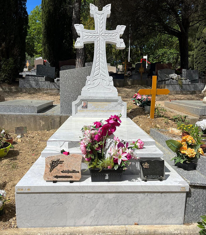 Croix arménienne en marbre