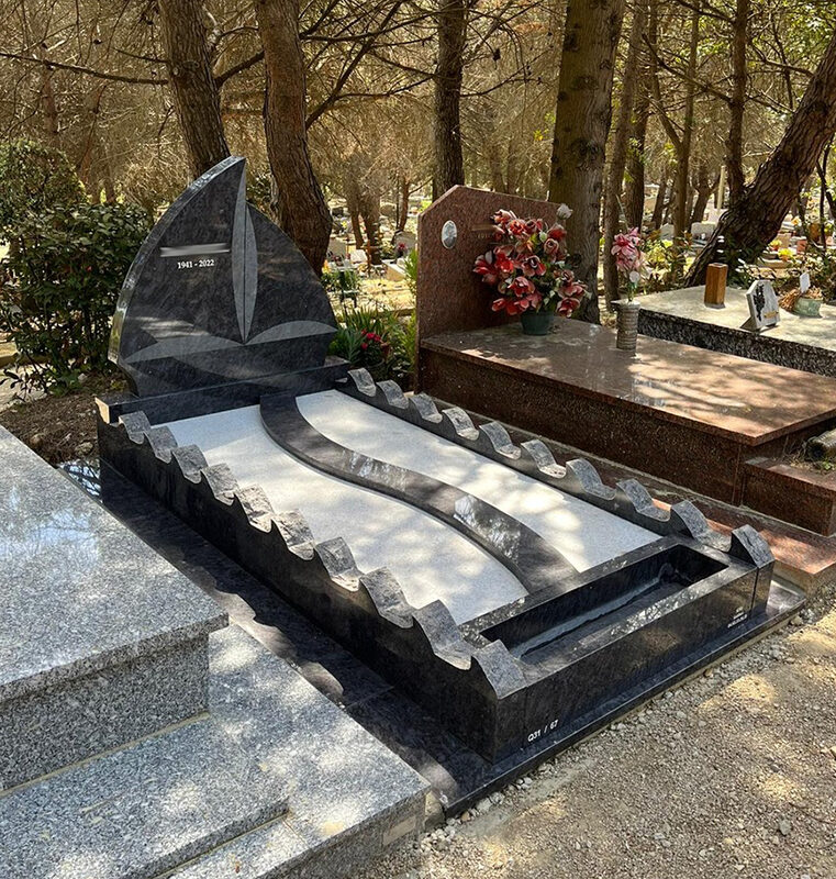 Monument funéraire nautique