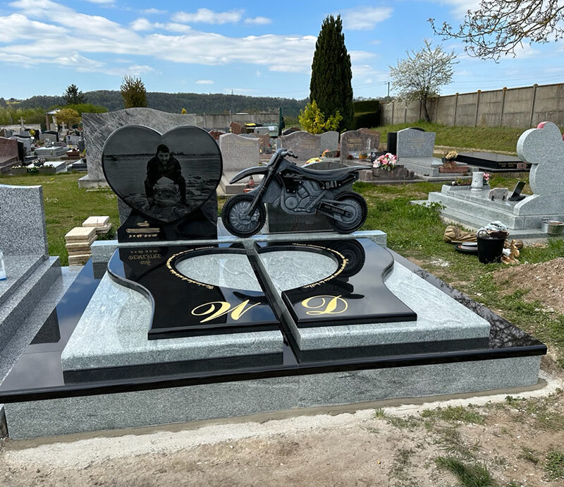 Une semaine mémorable avec la pose de monuments funéraires en Île-de-France