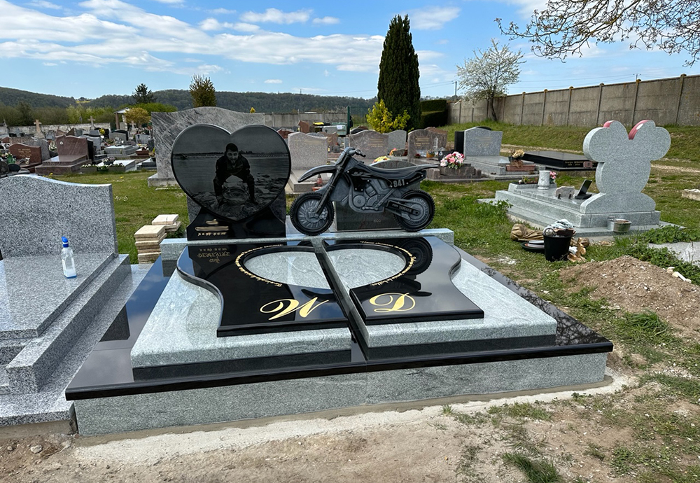 Une semaine mémorable avec la pose de monuments funéraires en Île-de-France