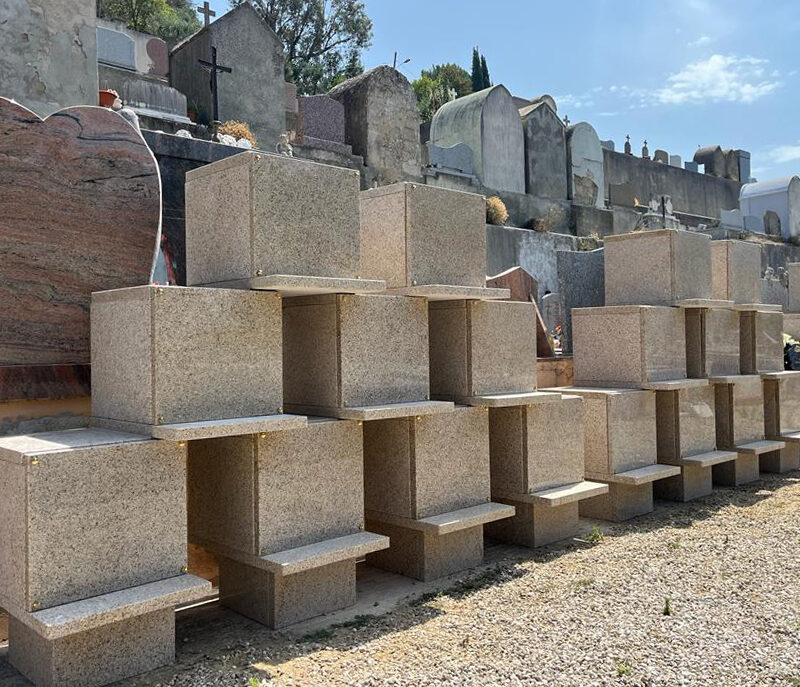 Les Défis de la Marbrerie Funéraire en Terrains Escarpés