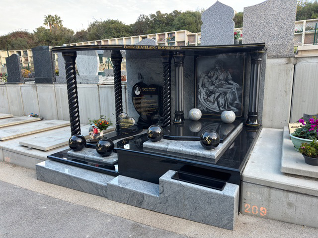 5-monument-funeraire-original