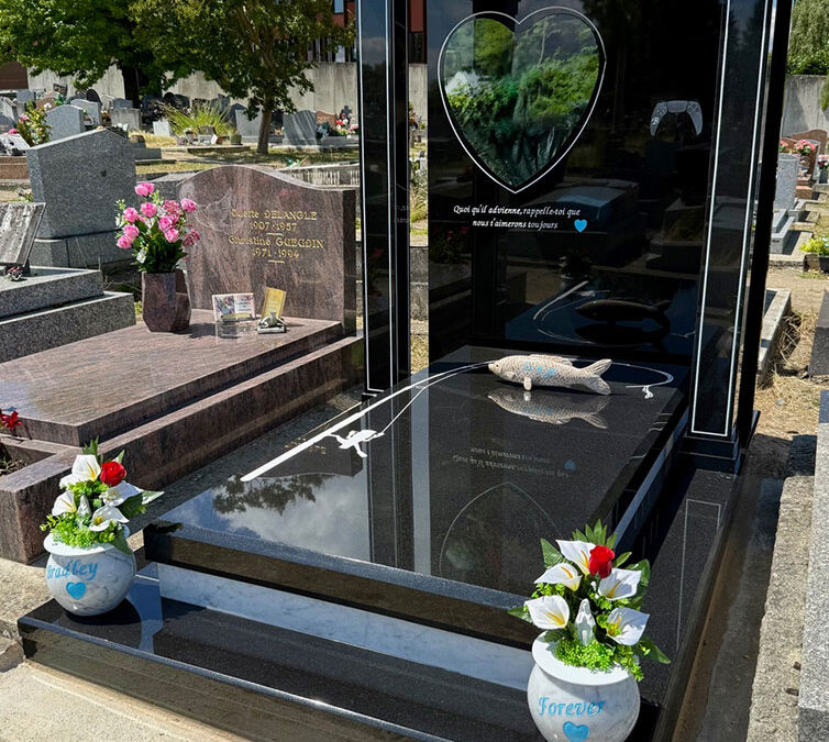 Monument funéraire en granit Noir Fin et marbre blanc posé à Longjumeau (91)