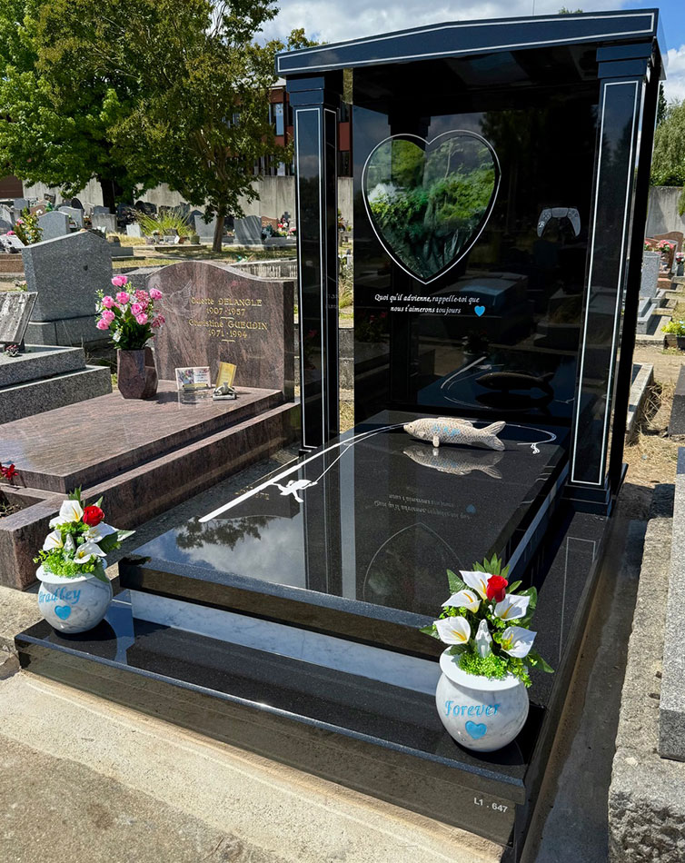 monument-funeraire-Granit-Noir-marbre-Carrare