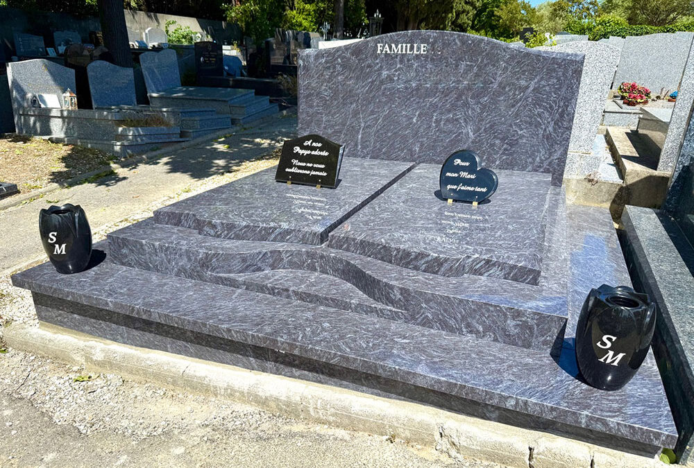 Monument funéraire double posé à Antibes (06)