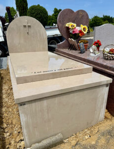 monument-funeraire-pierre-Antibes-
