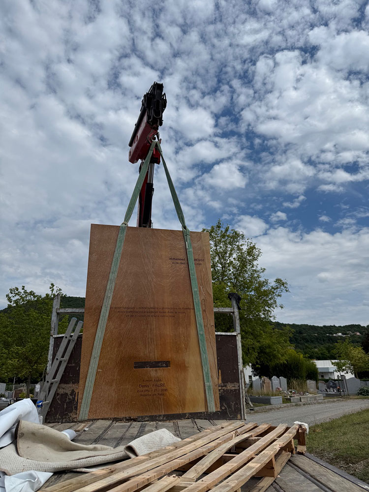 4-pose-chapelle-funeraire-toit