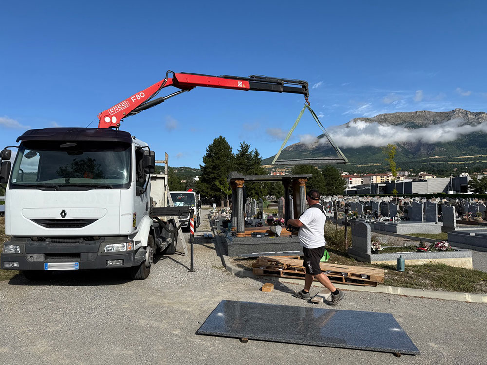 7-chapelle-funeraire-pose-cimetiere