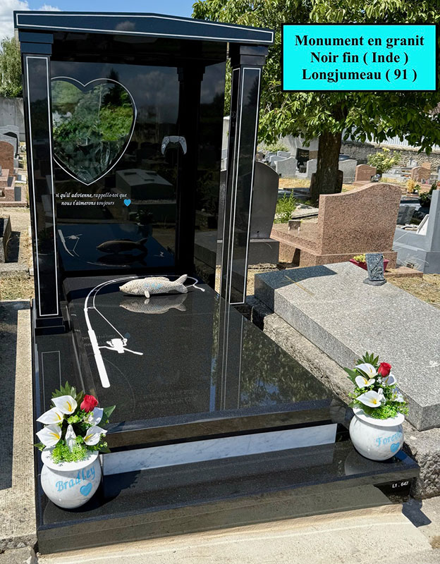 monument-chapelle-granit-noir-fin